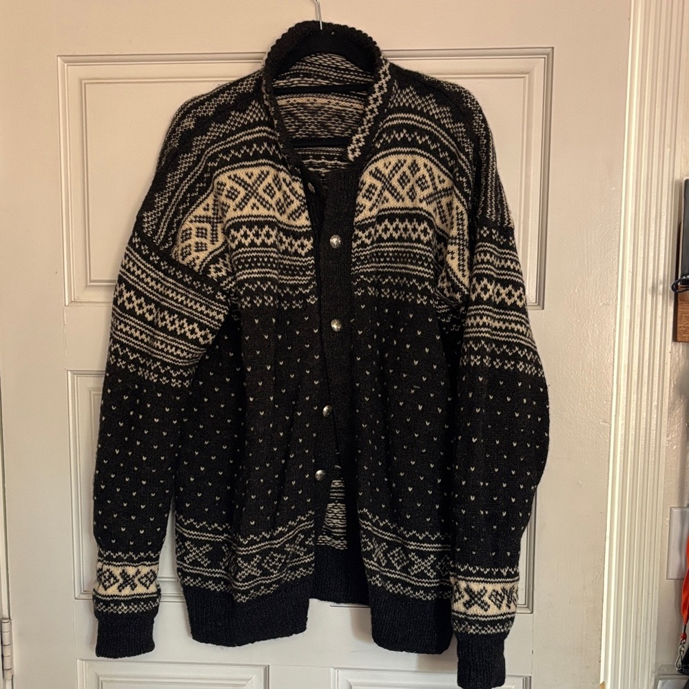 Men's Black and Cream Sweater vintage Nordic wool